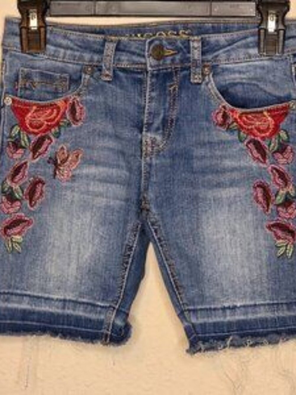 Beautiful Vigoss The Thompson Bermuda Embroidered Jean Shorts, Girls Size 10.